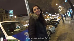 لم تتوقع TGirl Khloe Kay أن تحصل أخيرًا على طياز الامهات اللعنة من قبل bigcock